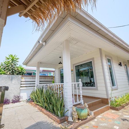 Halo Sea Koh Larn Hotel Pattaya Exterior photo