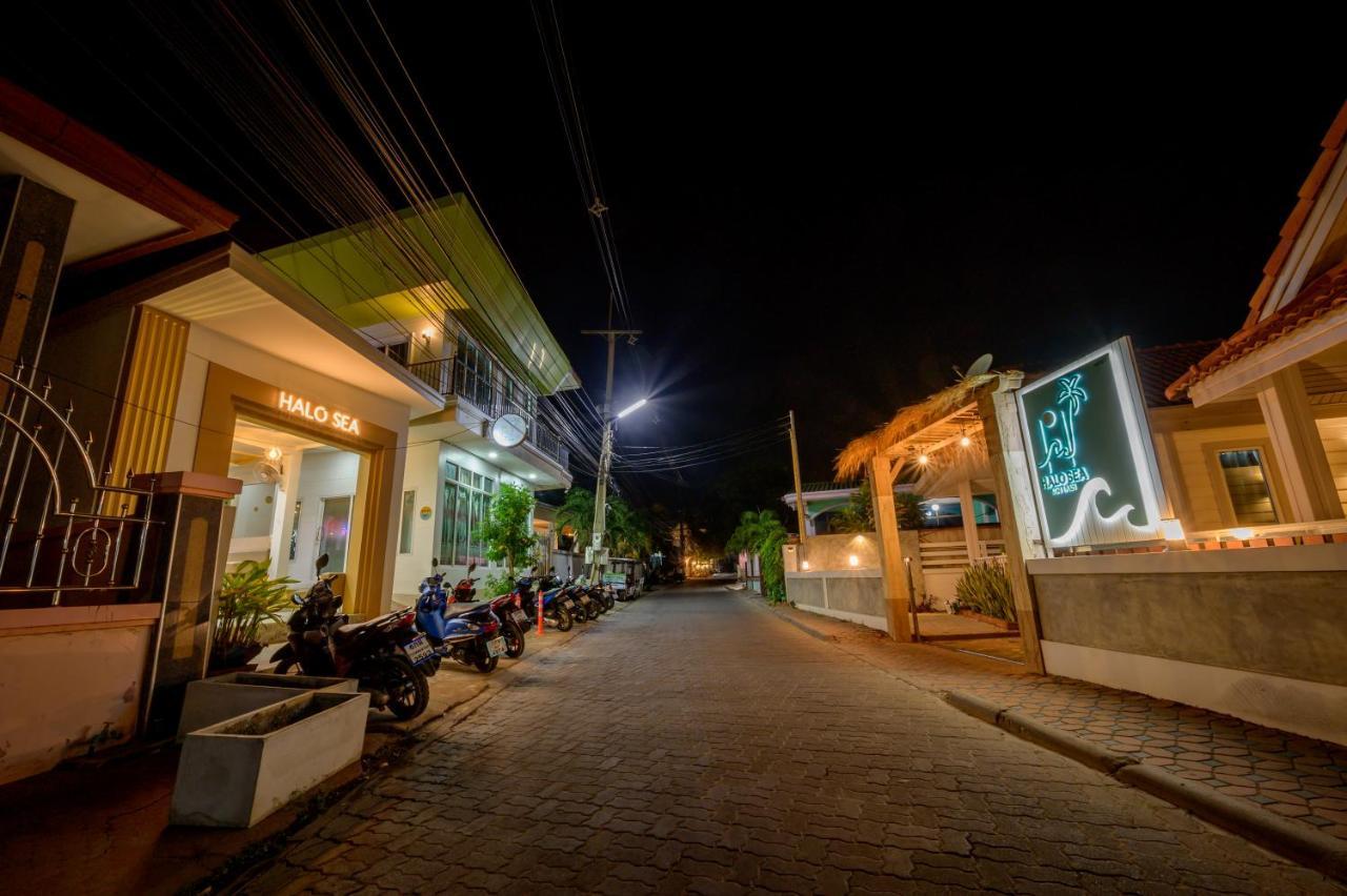 Halo Sea Koh Larn Hotel Pattaya Exterior photo