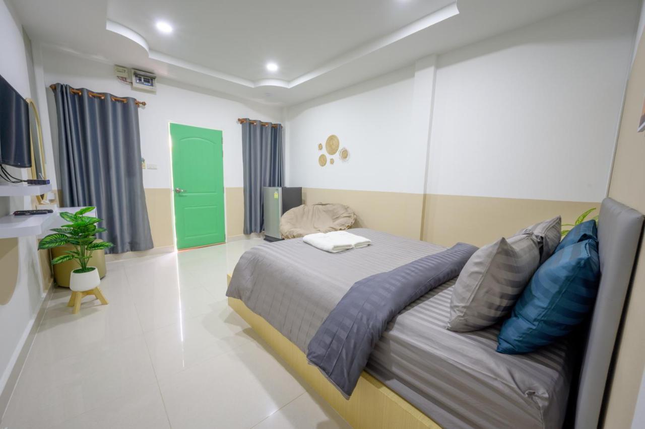 Halo Sea Koh Larn Hotel Pattaya Exterior photo