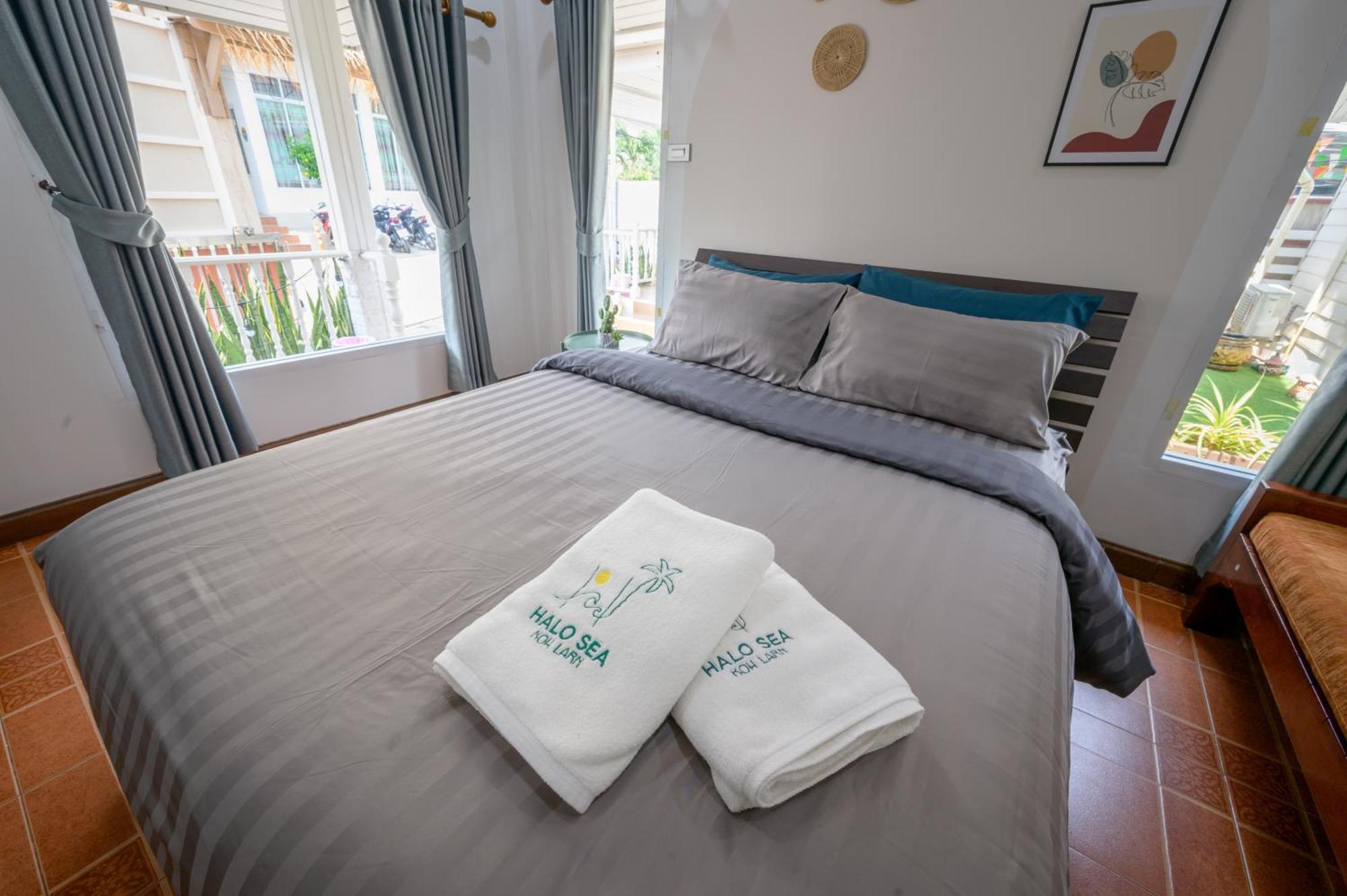 Halo Sea Koh Larn Hotel Pattaya Exterior photo