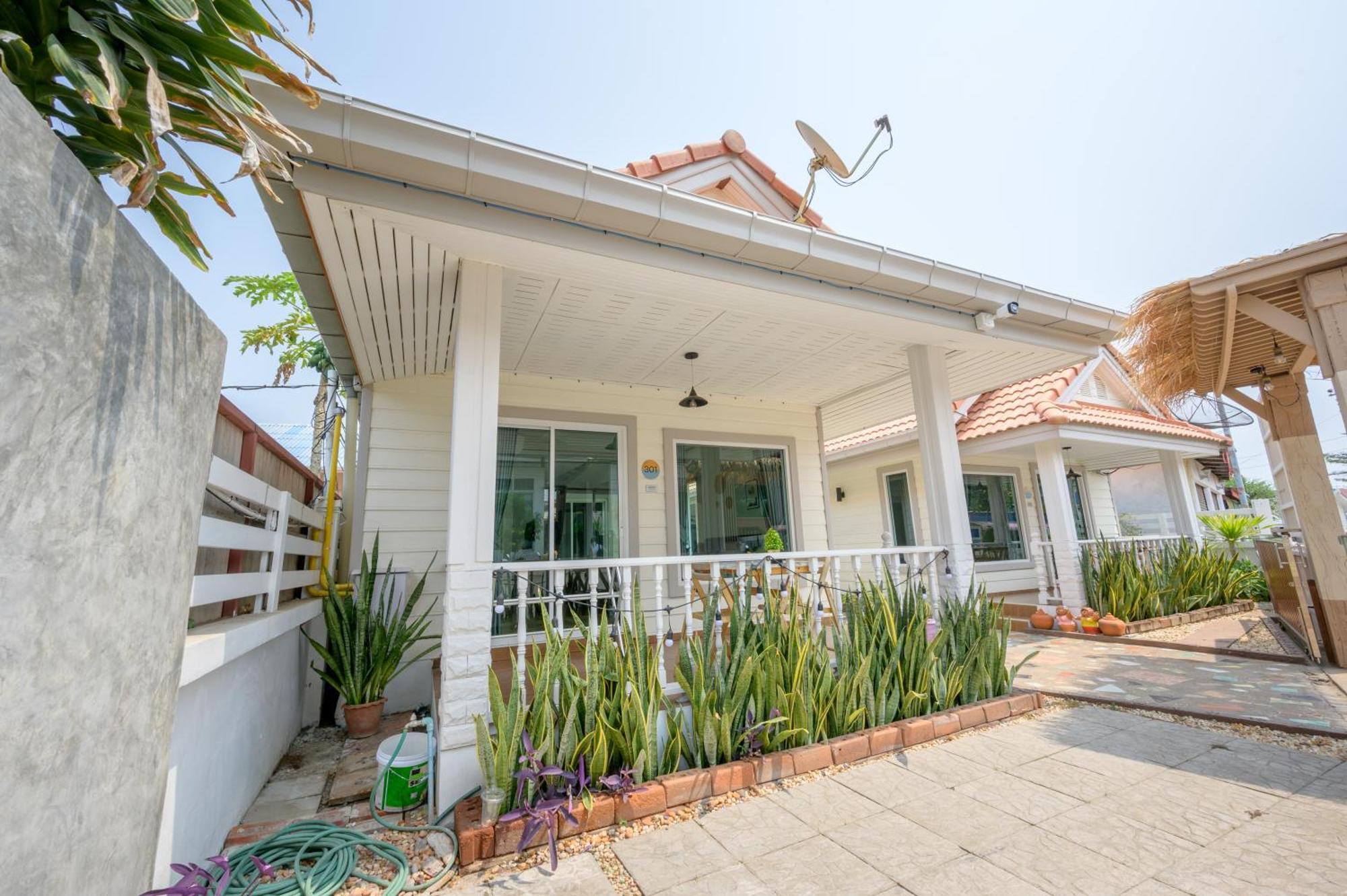 Halo Sea Koh Larn Hotel Pattaya Exterior photo