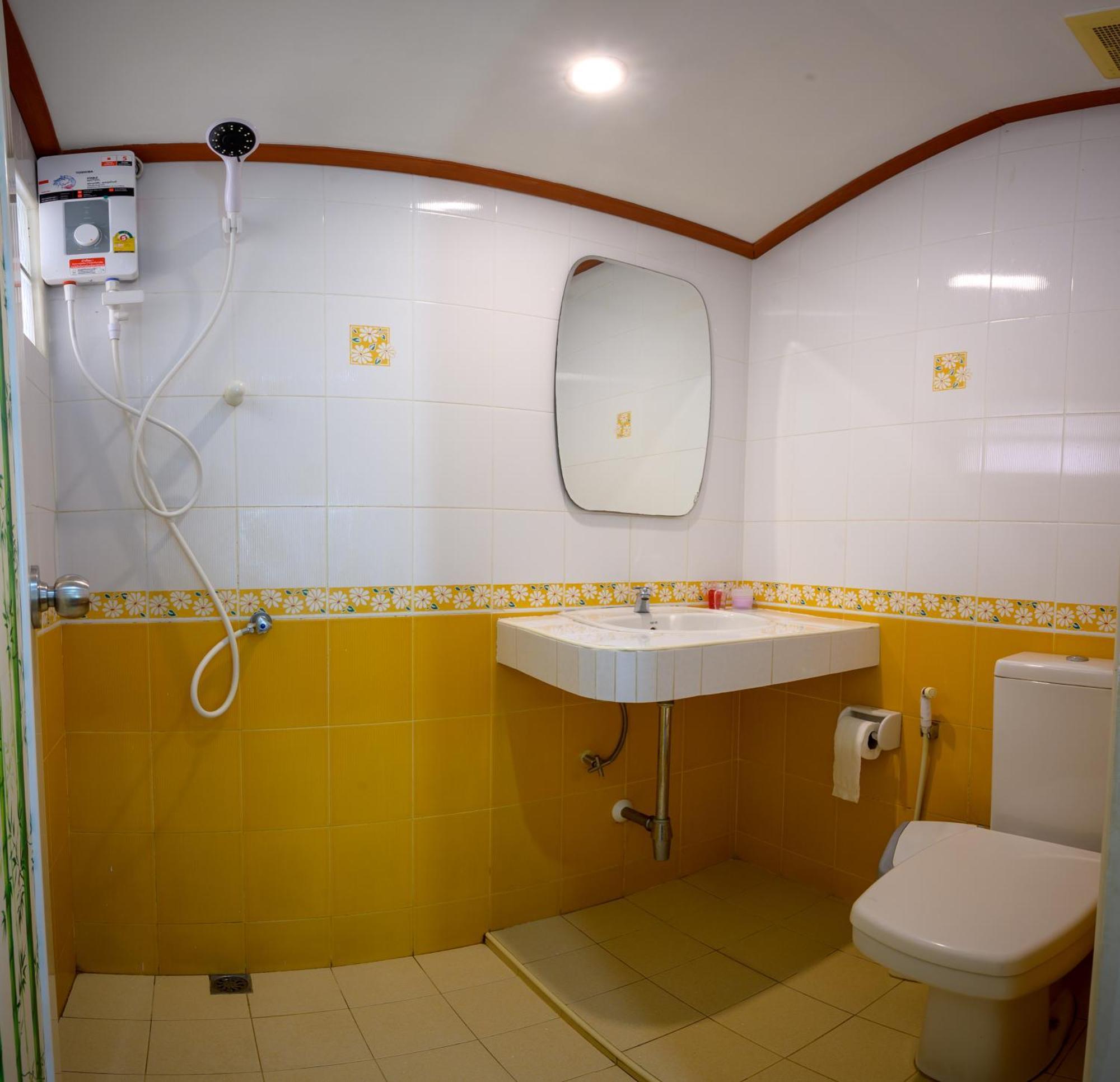 Halo Sea Koh Larn Hotel Pattaya Exterior photo